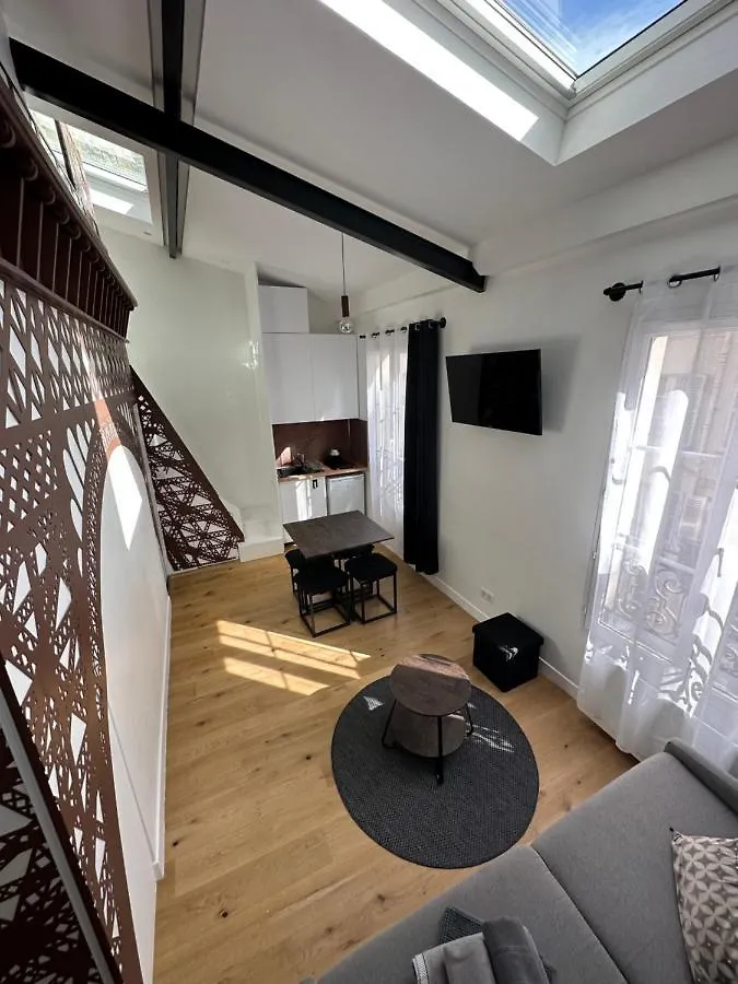 Beatrice Et Emmanuel Meuble Eiffel Aparthotel Paris
