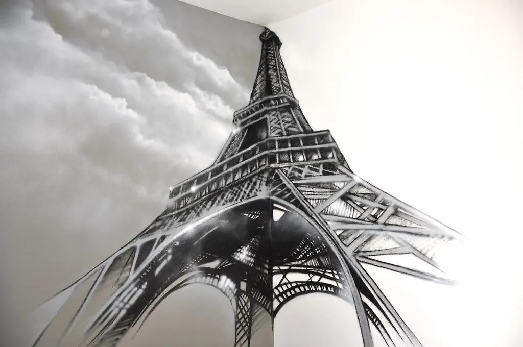 Beatrice Et Emmanuel Meuble Eiffel Aparthotel Paris